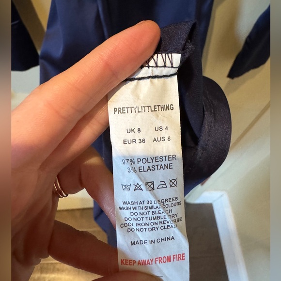 Blue satin off the shoulders dress pretty little thing size small - Picture 7 of 7